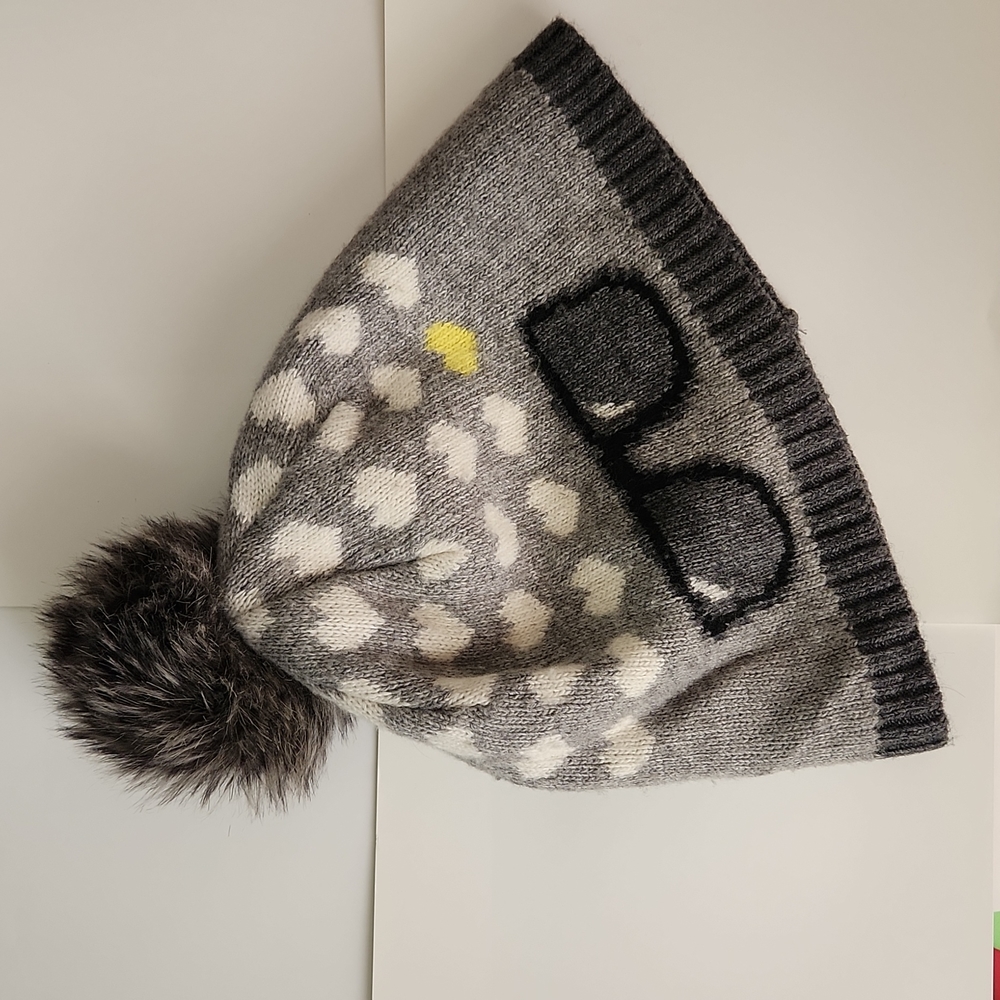 C. Wonder gray winter hat